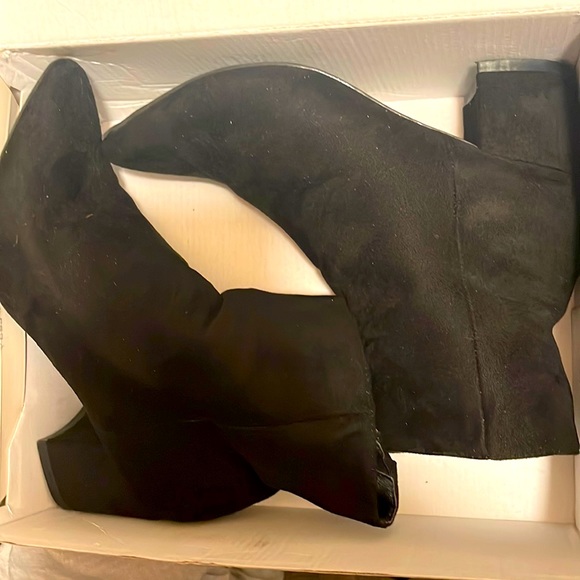 Black pointed toes boots - Picture 1 of 5